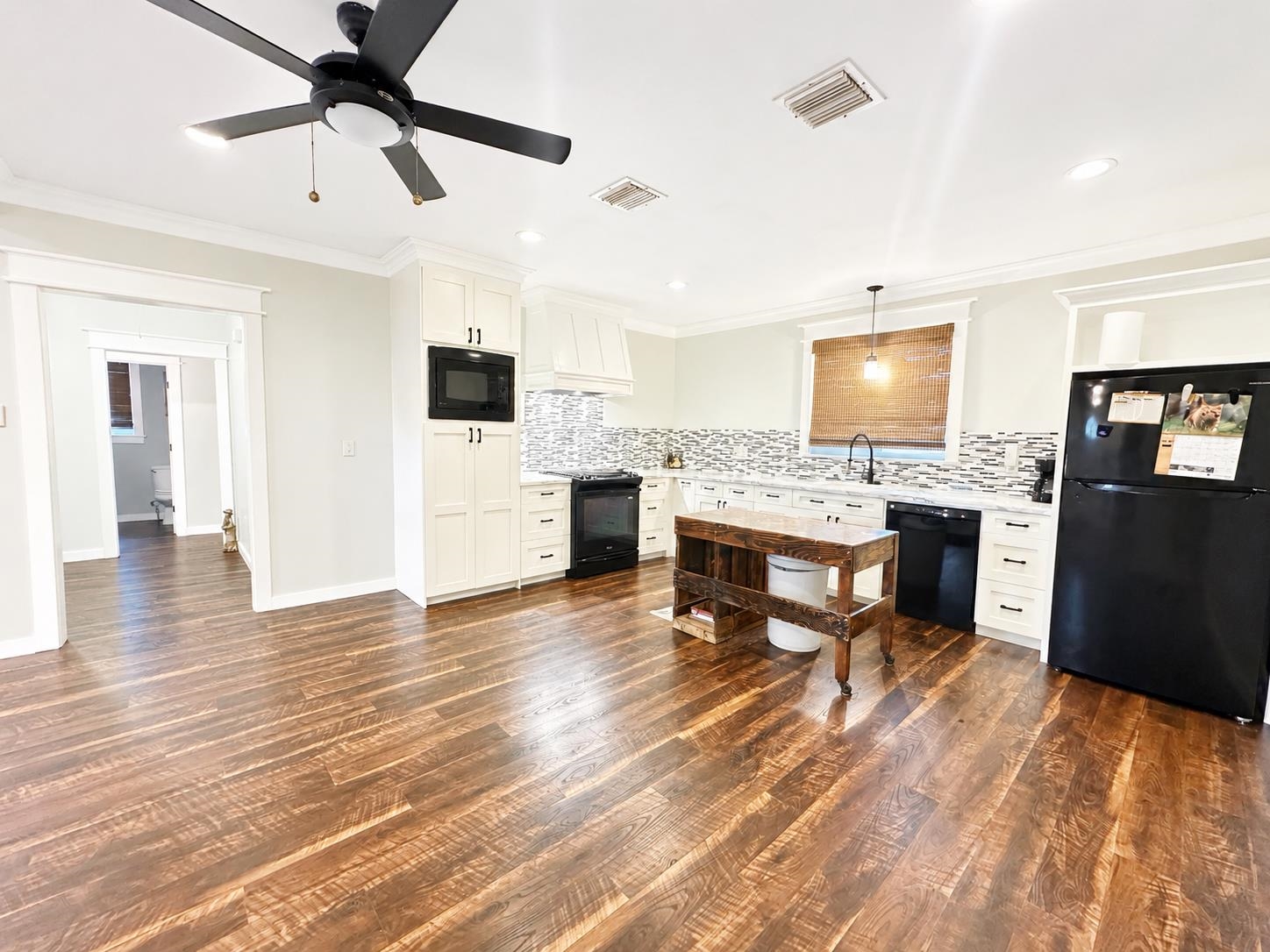 146 W 4th St