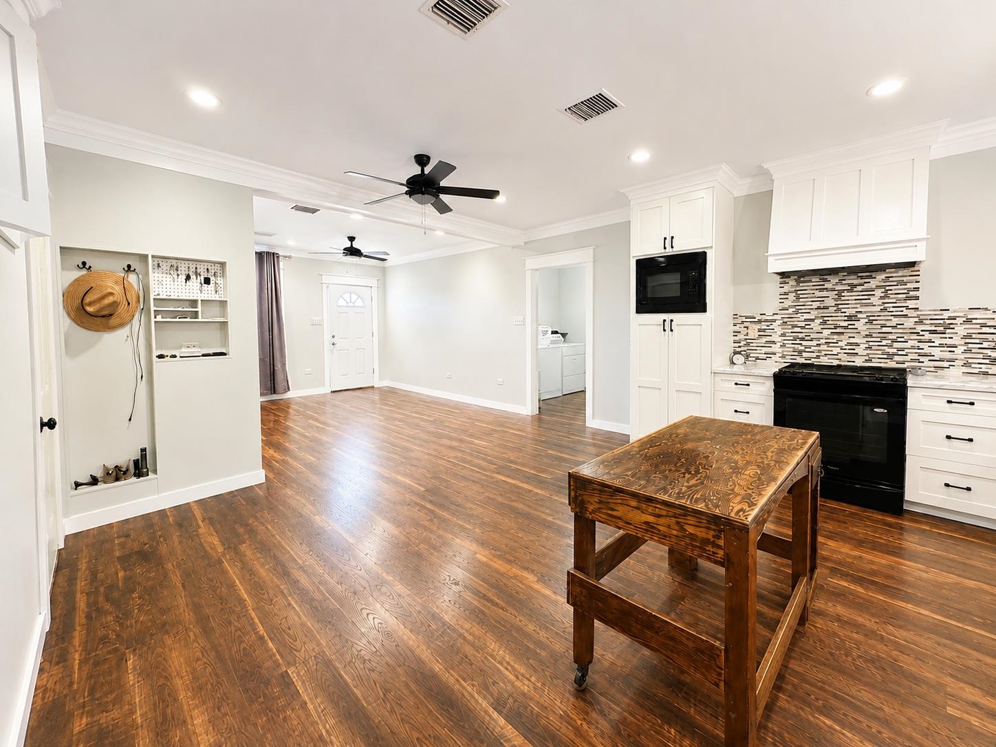 146 W 4th St
