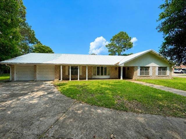 121 N Clausen Road