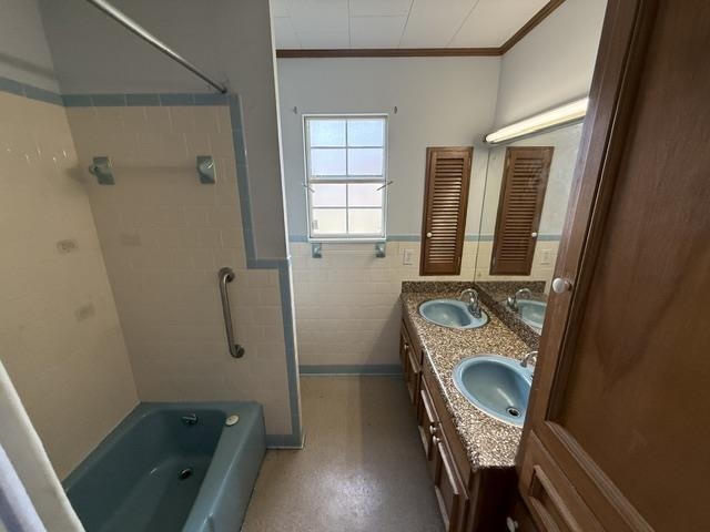 121 N Clausen Road