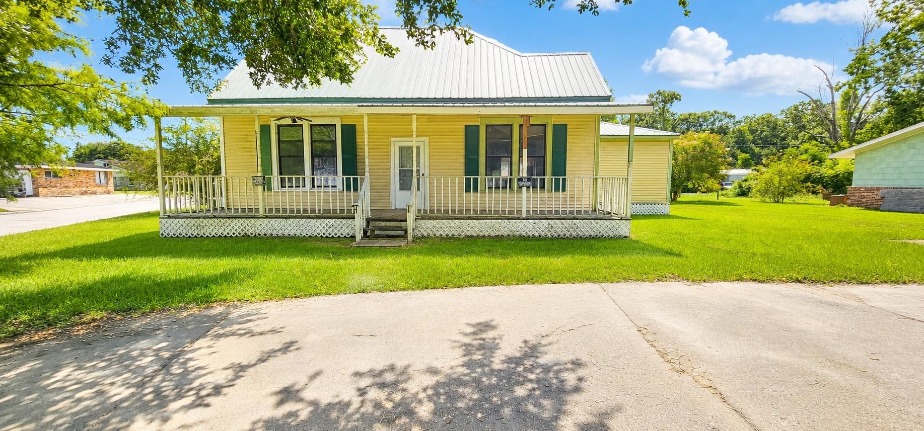 1801 Main St