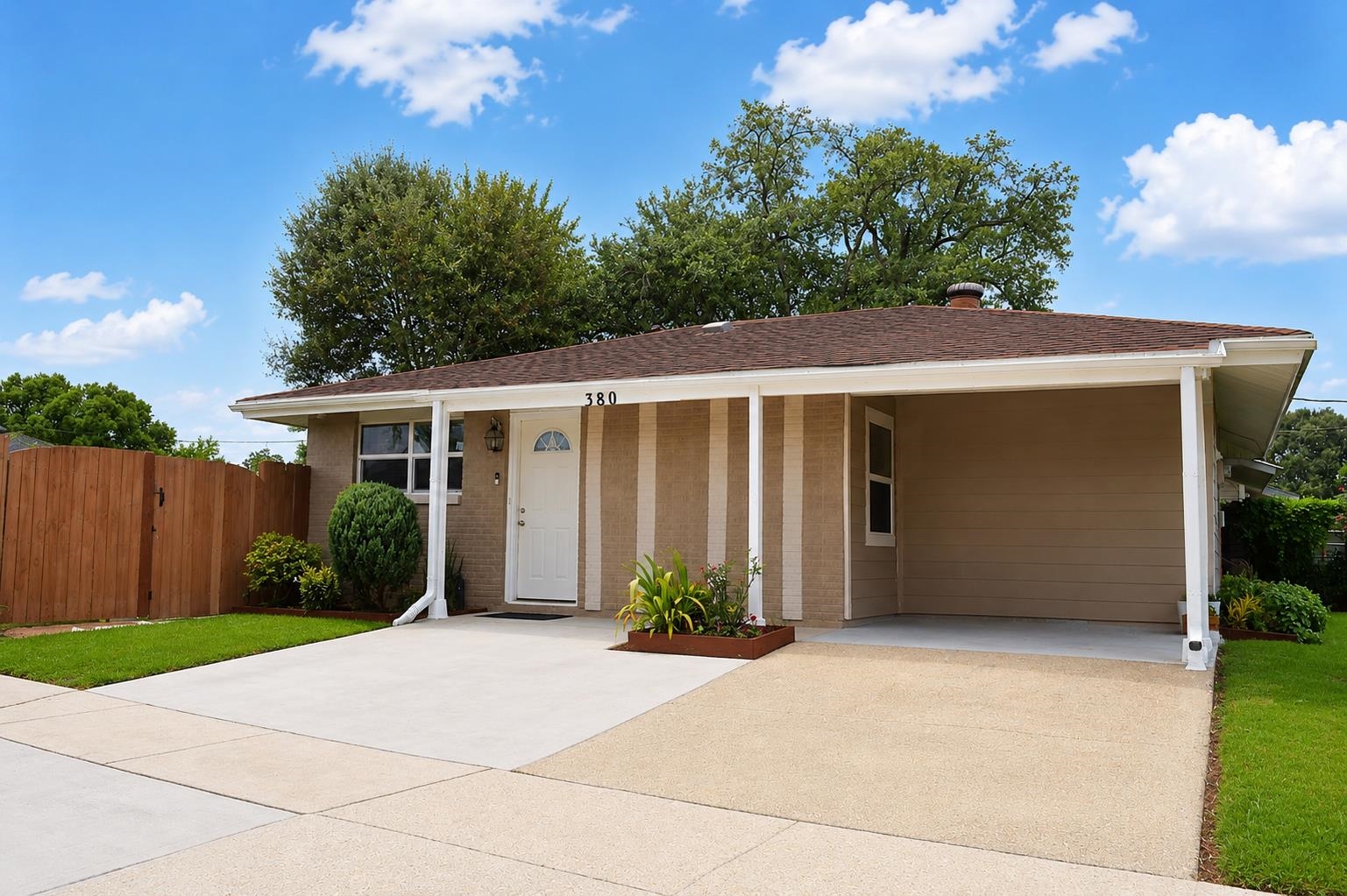 380 Buttercup Dr