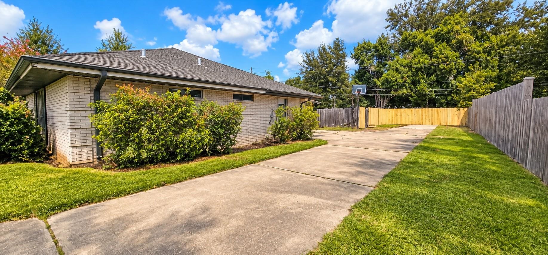 209 Garden Dr