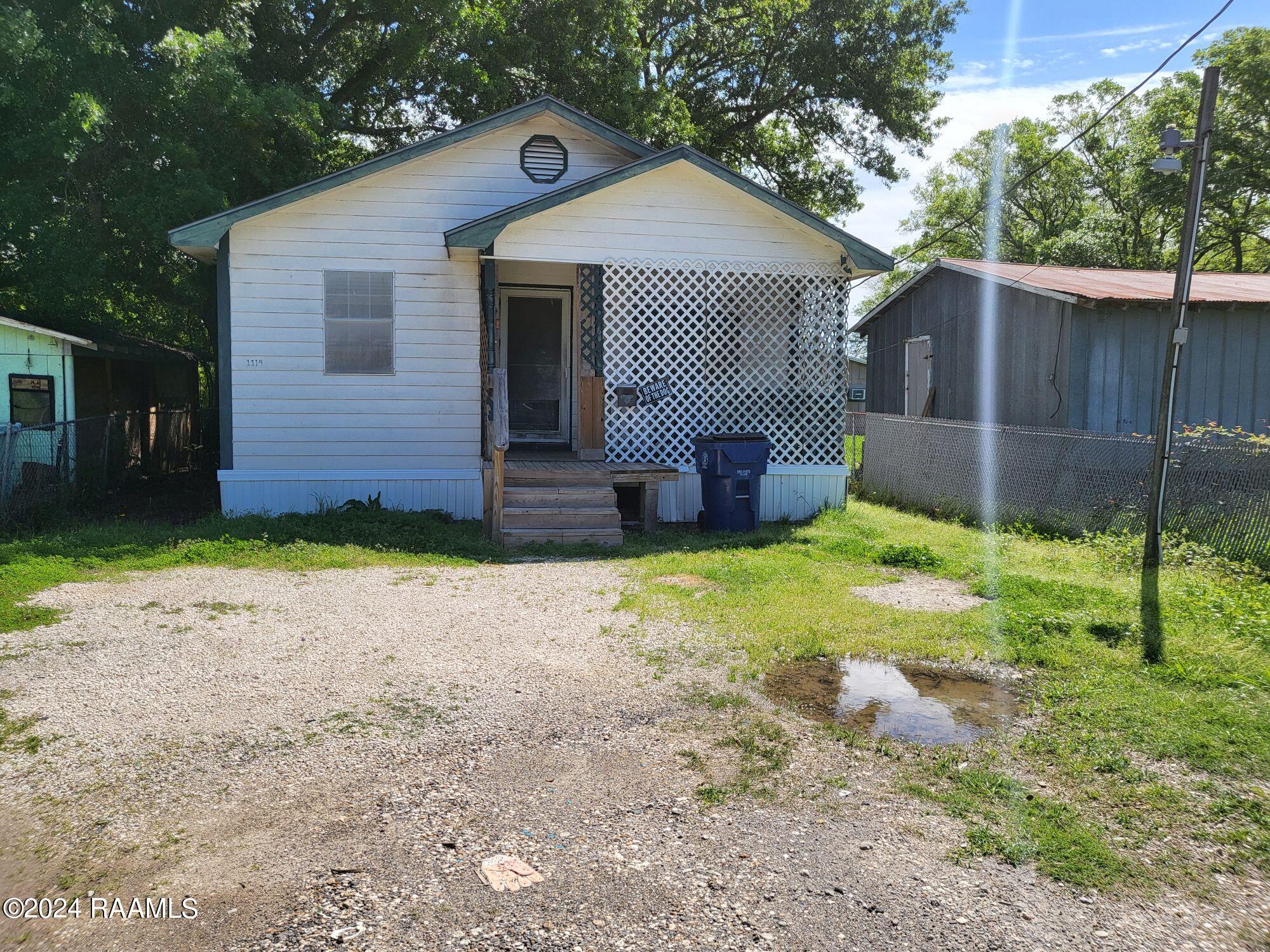 1119 S Avenue E