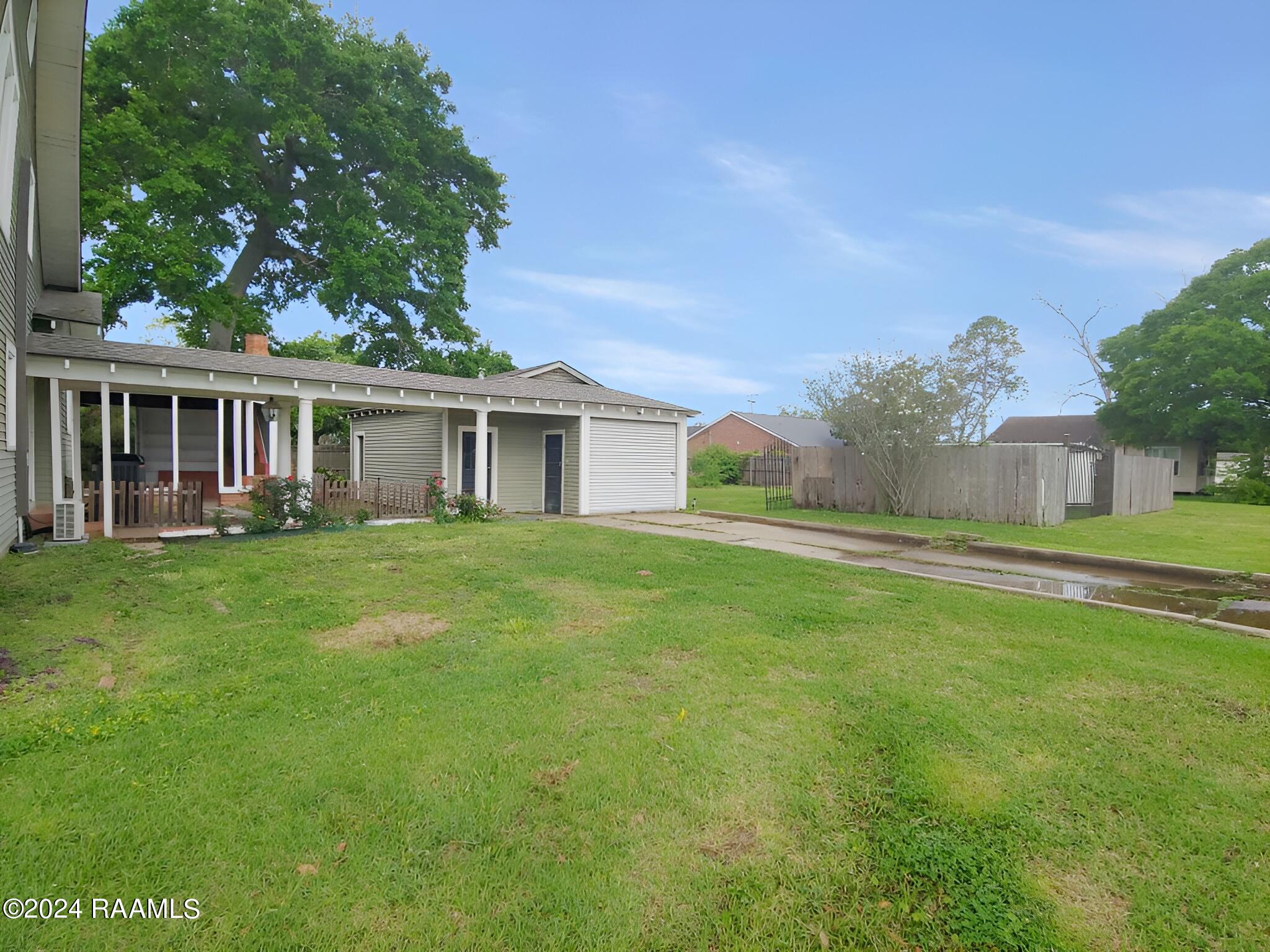 100 E Jeff Davis Avenue