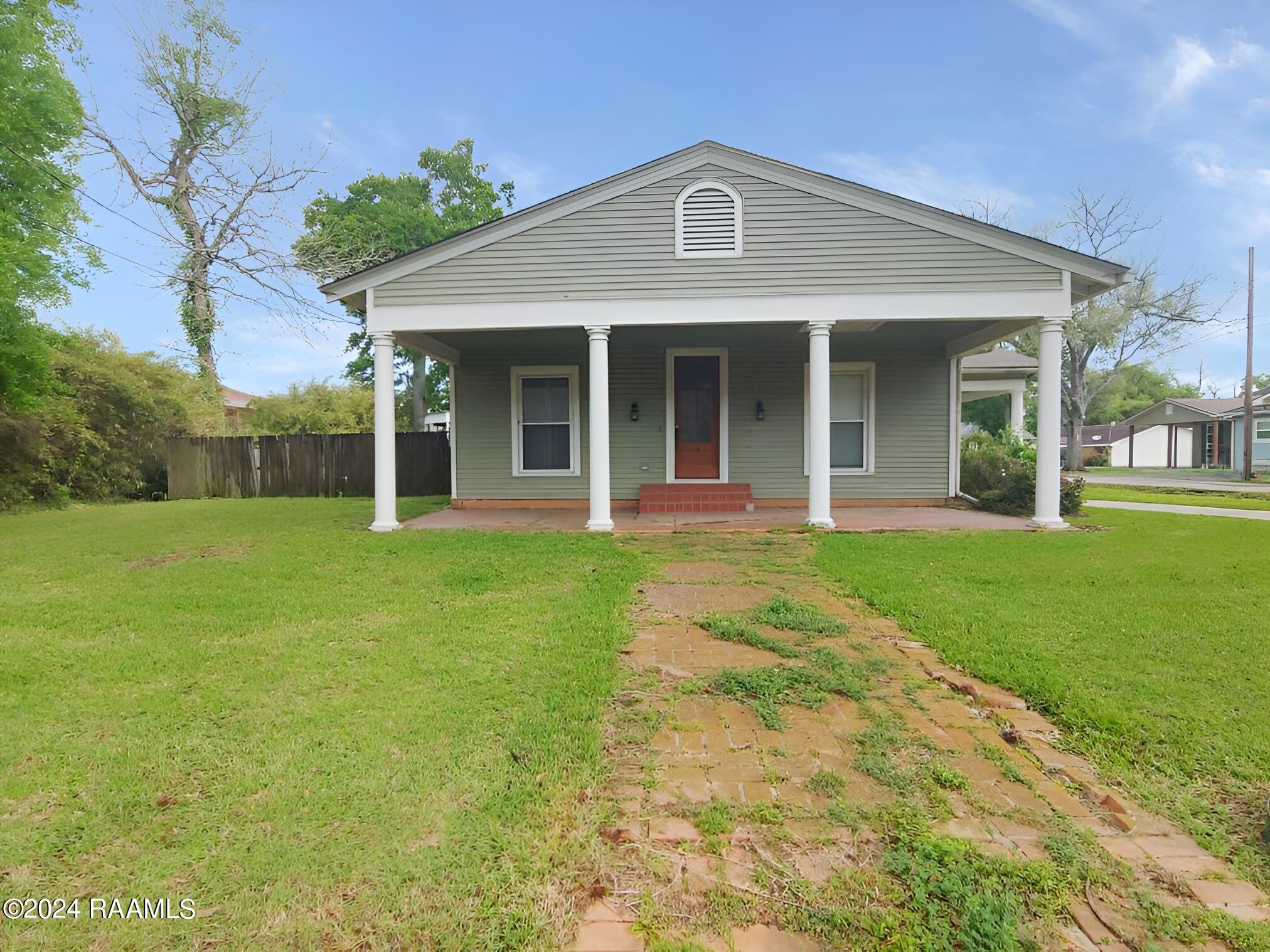 100 E Jeff Davis Avenue
