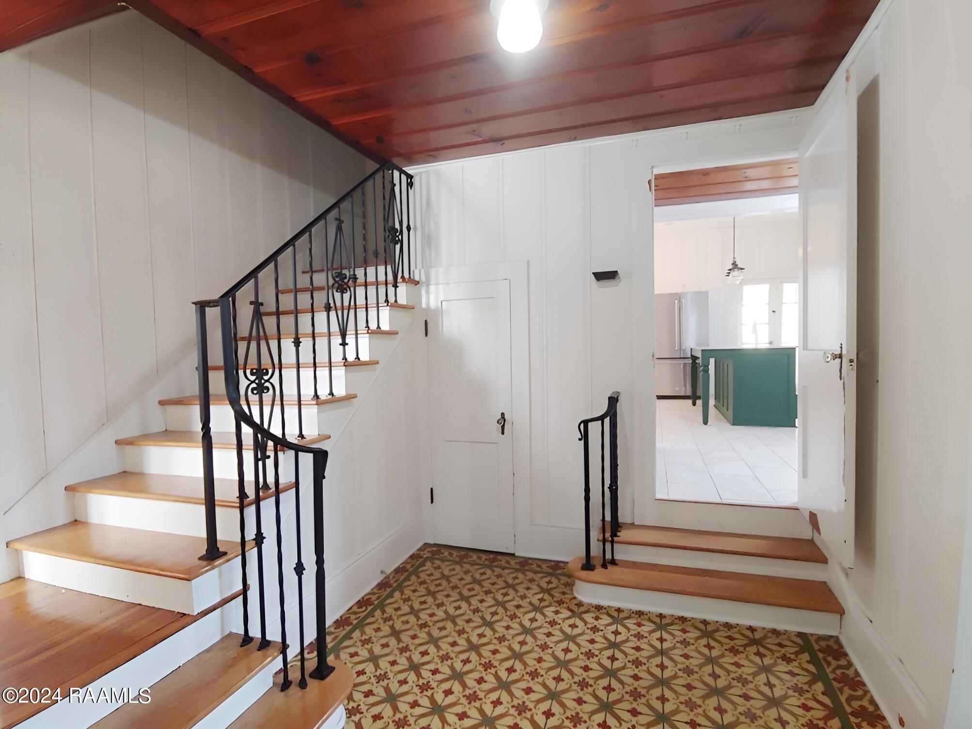 100 E Jeff Davis Avenue
