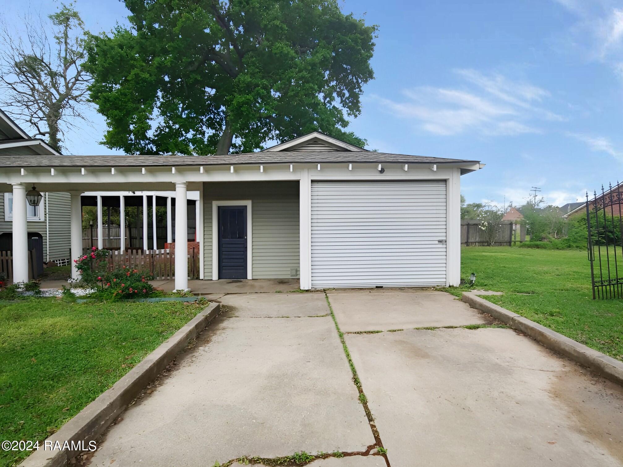 100 E Jeff Davis Avenue