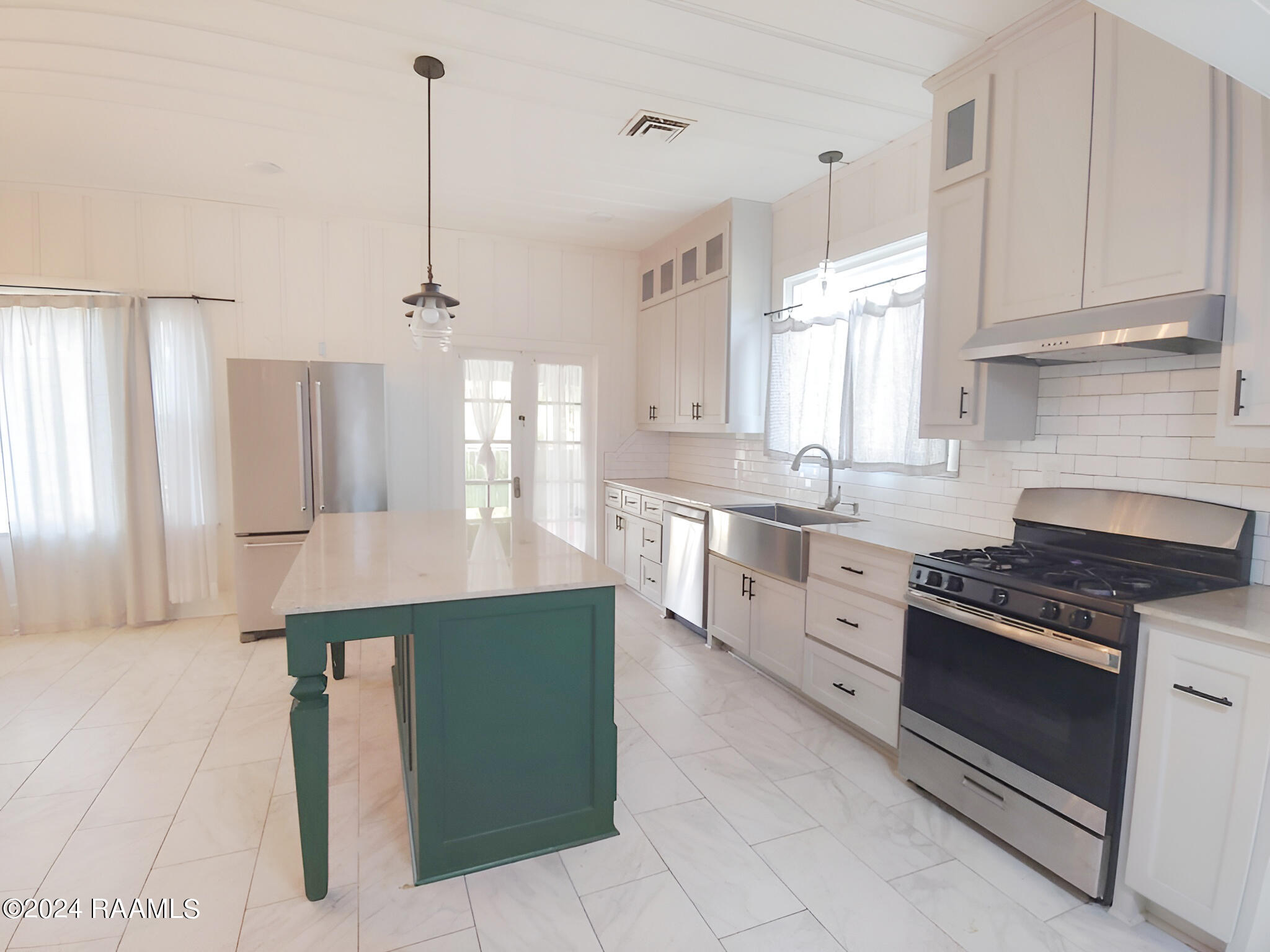 100 E Jeff Davis Avenue