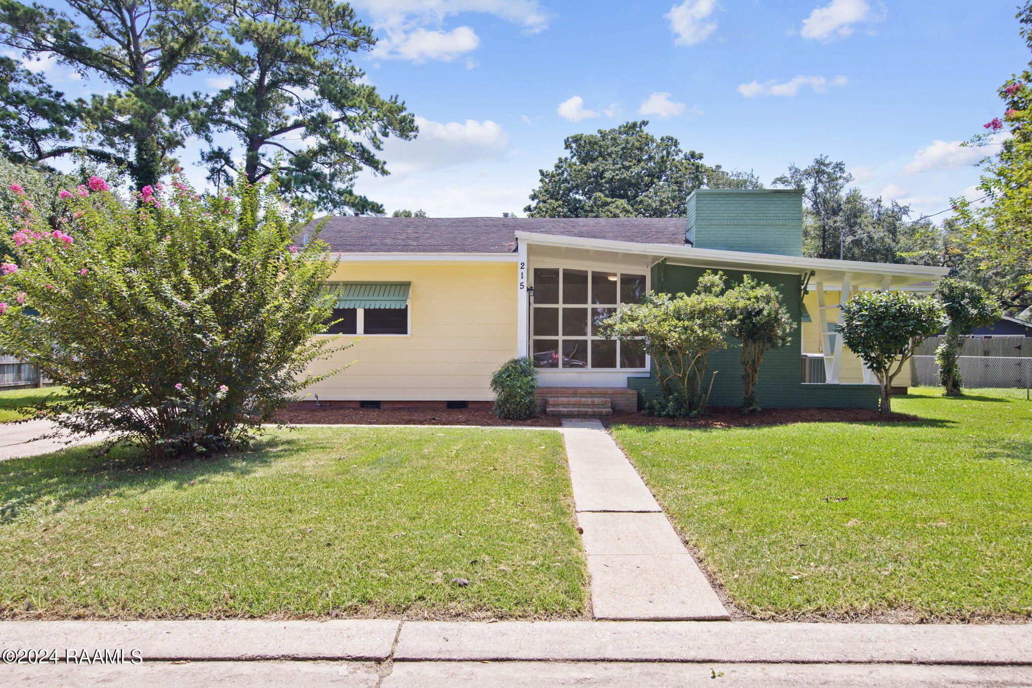 215 Dickens Street