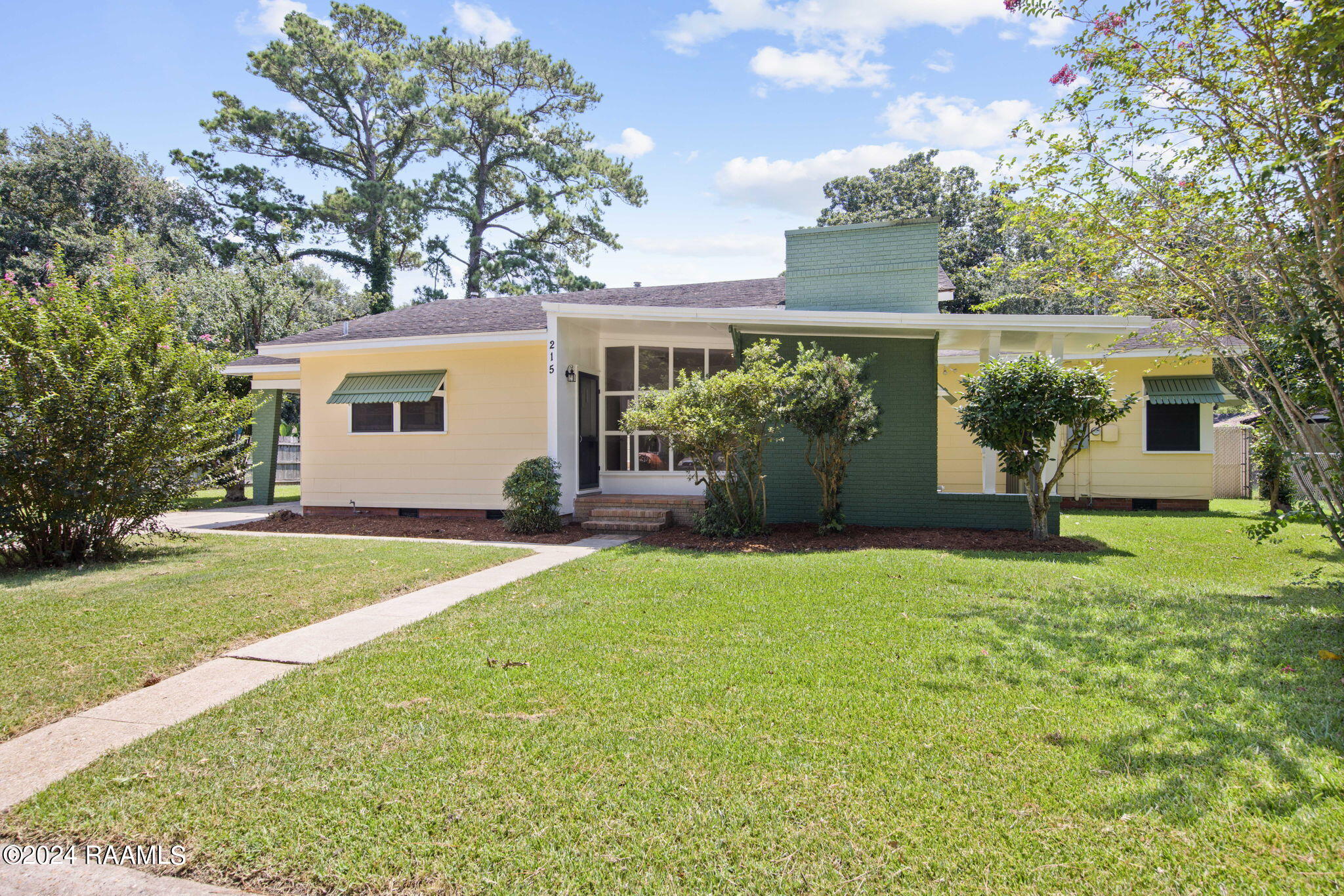 215 Dickens Street