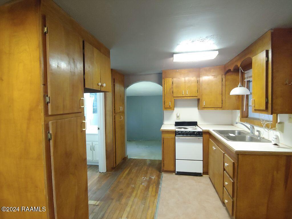 922 E Nezpique Street