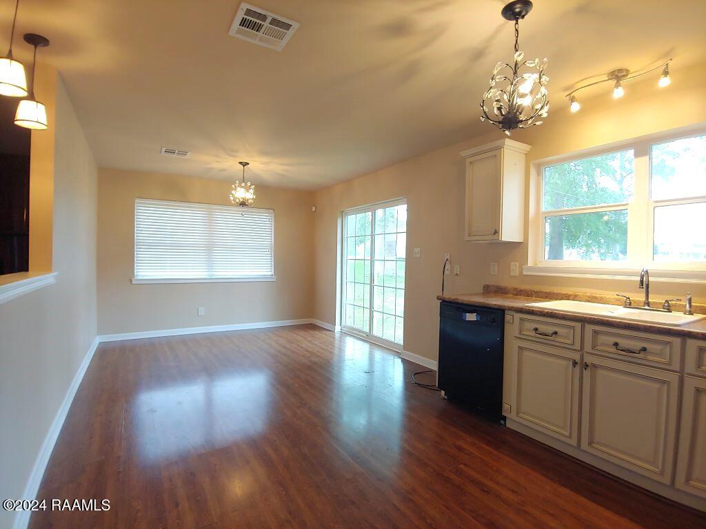 213 Des Jardin Avenue