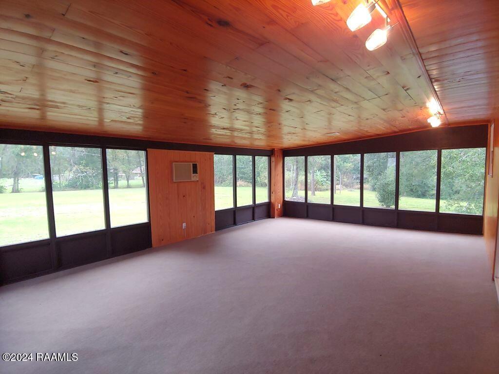 213 Des Jardin Avenue