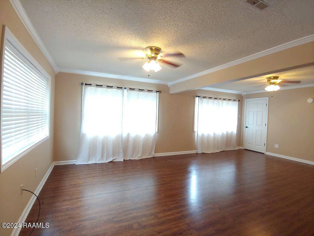 213 Des Jardin Avenue
