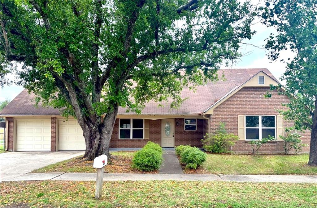 51 COUNTRY CLUB Drive