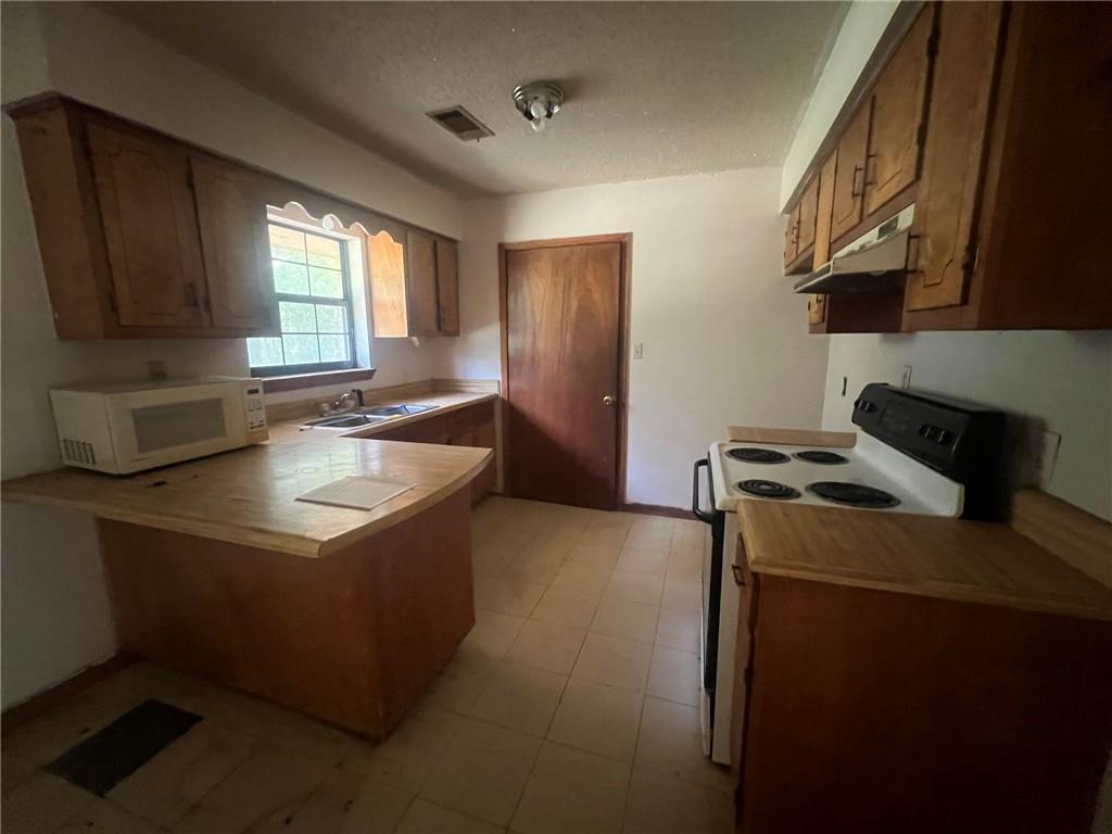 82 LEON BROWN Lane