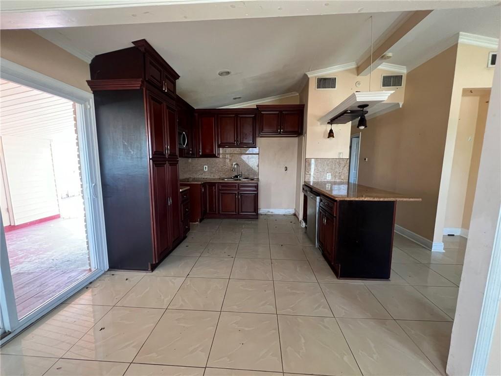 1636 DOGWOOD Drive
