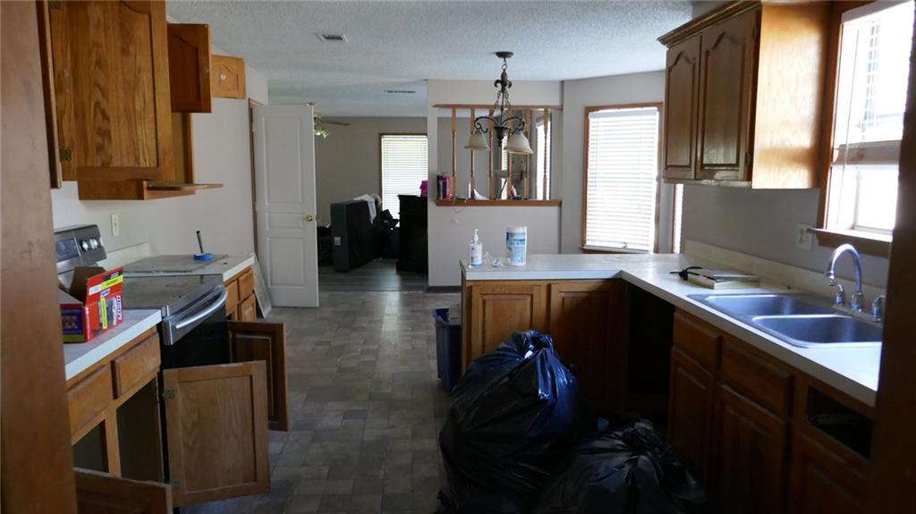121 PLEASANT VALLEY Drive