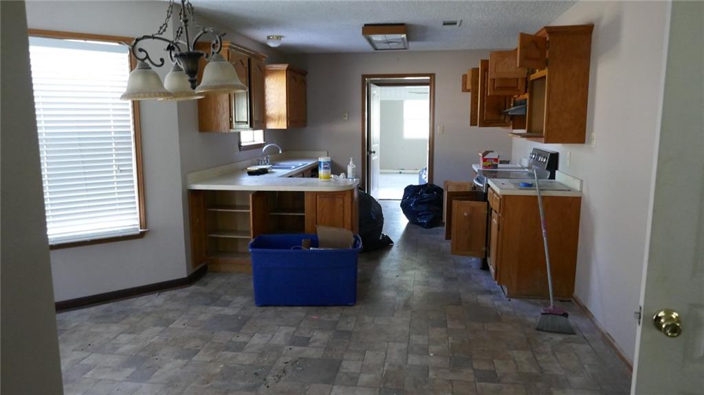 121 PLEASANT VALLEY Drive