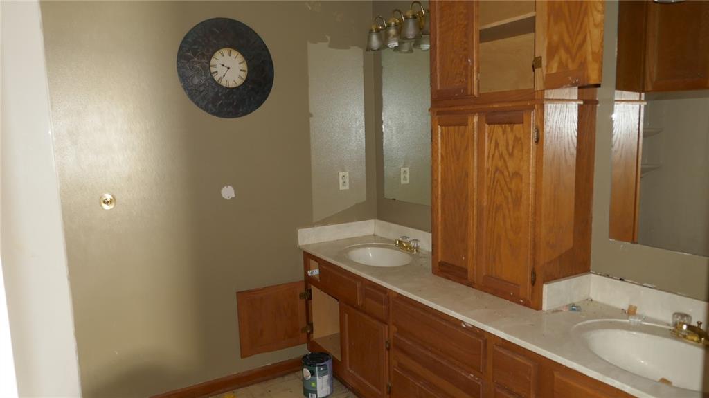 121 PLEASANT VALLEY Drive
