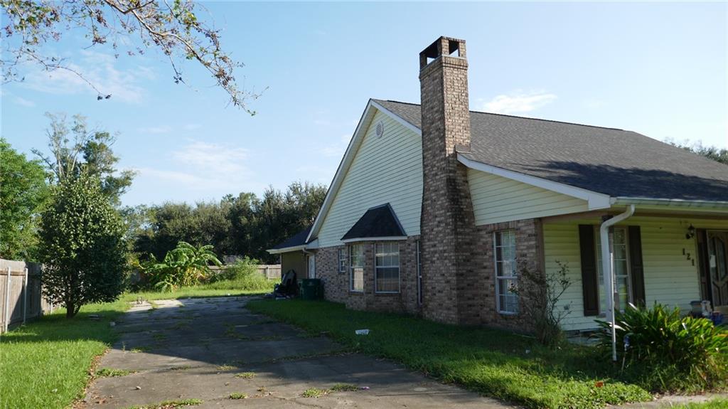121 PLEASANT VALLEY Drive