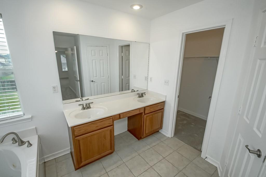 11147 N BAYOU VIEW Drive
