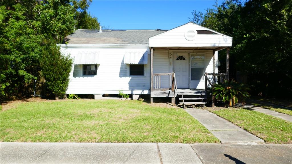 27 CURTIS Drive