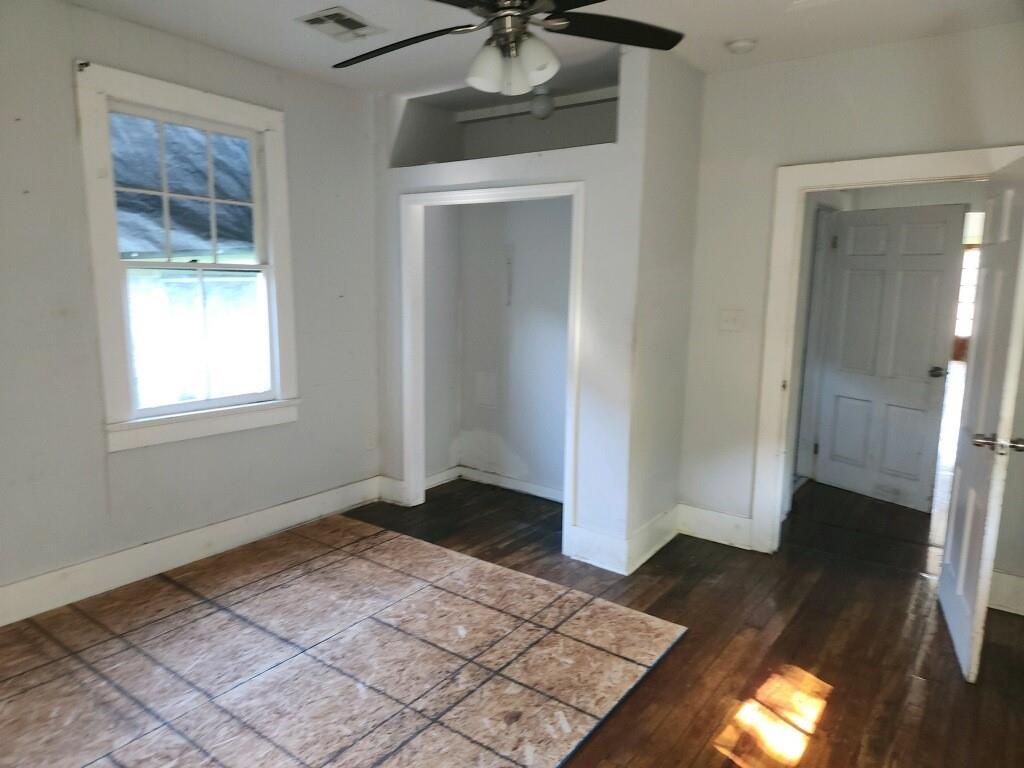 1440 DESIRE Street