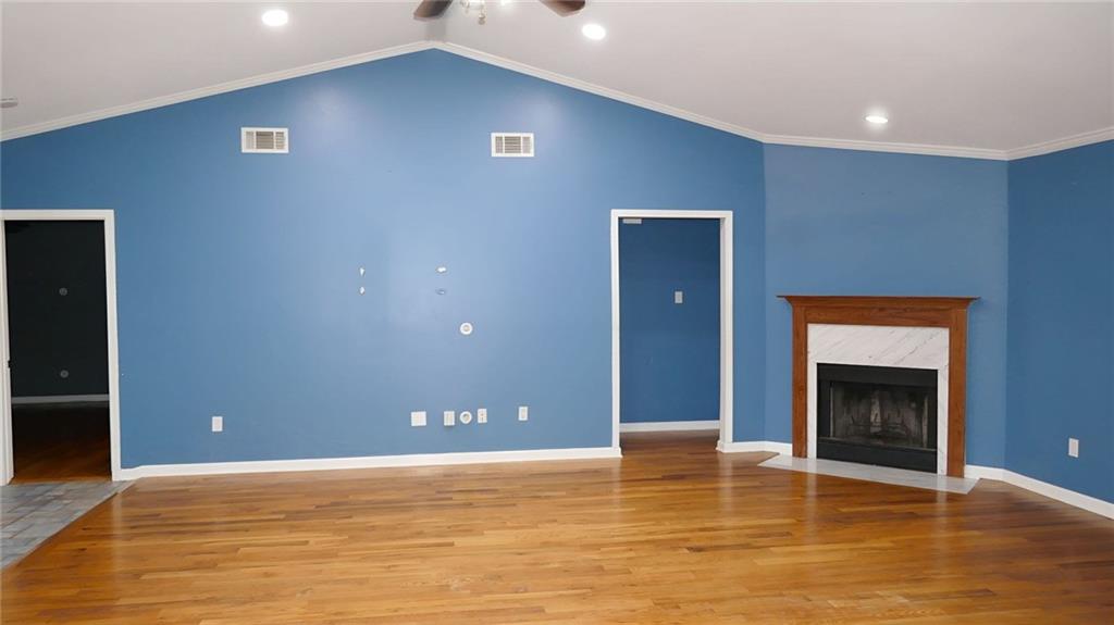 392 LONGWOOD Drive