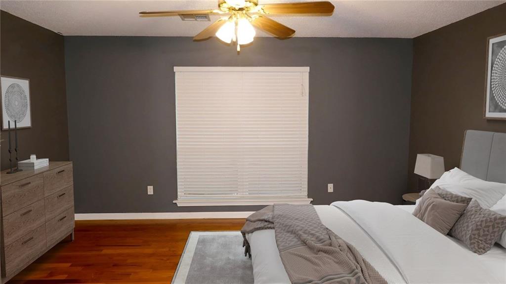 392 LONGWOOD Drive