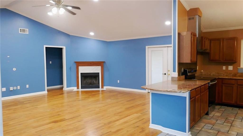 392 LONGWOOD Drive