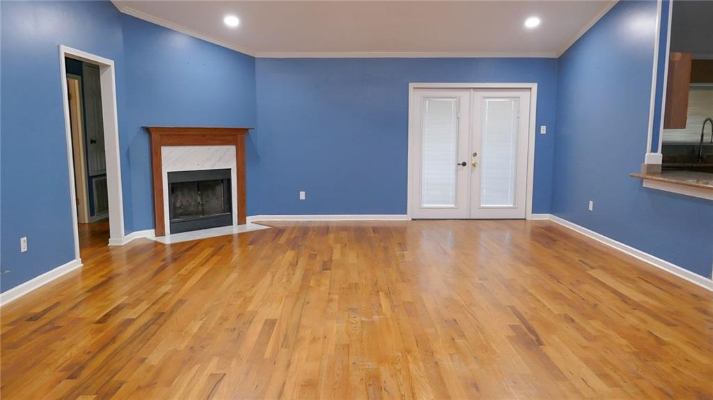 392 LONGWOOD Drive