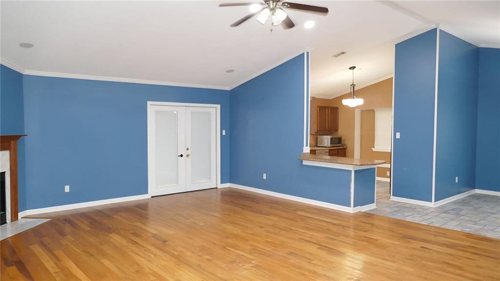 392 LONGWOOD Drive