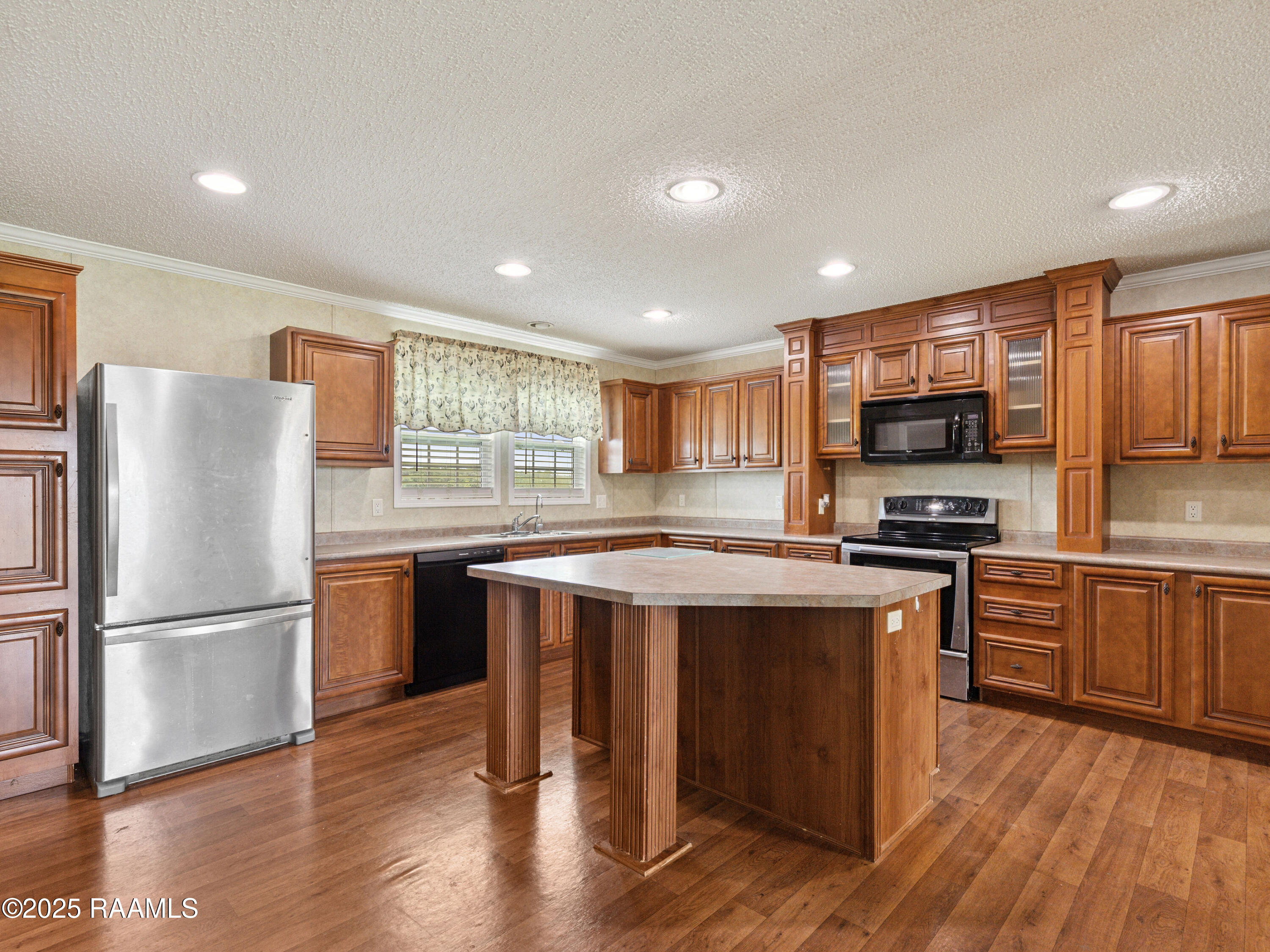 6917 Evangeline Highway