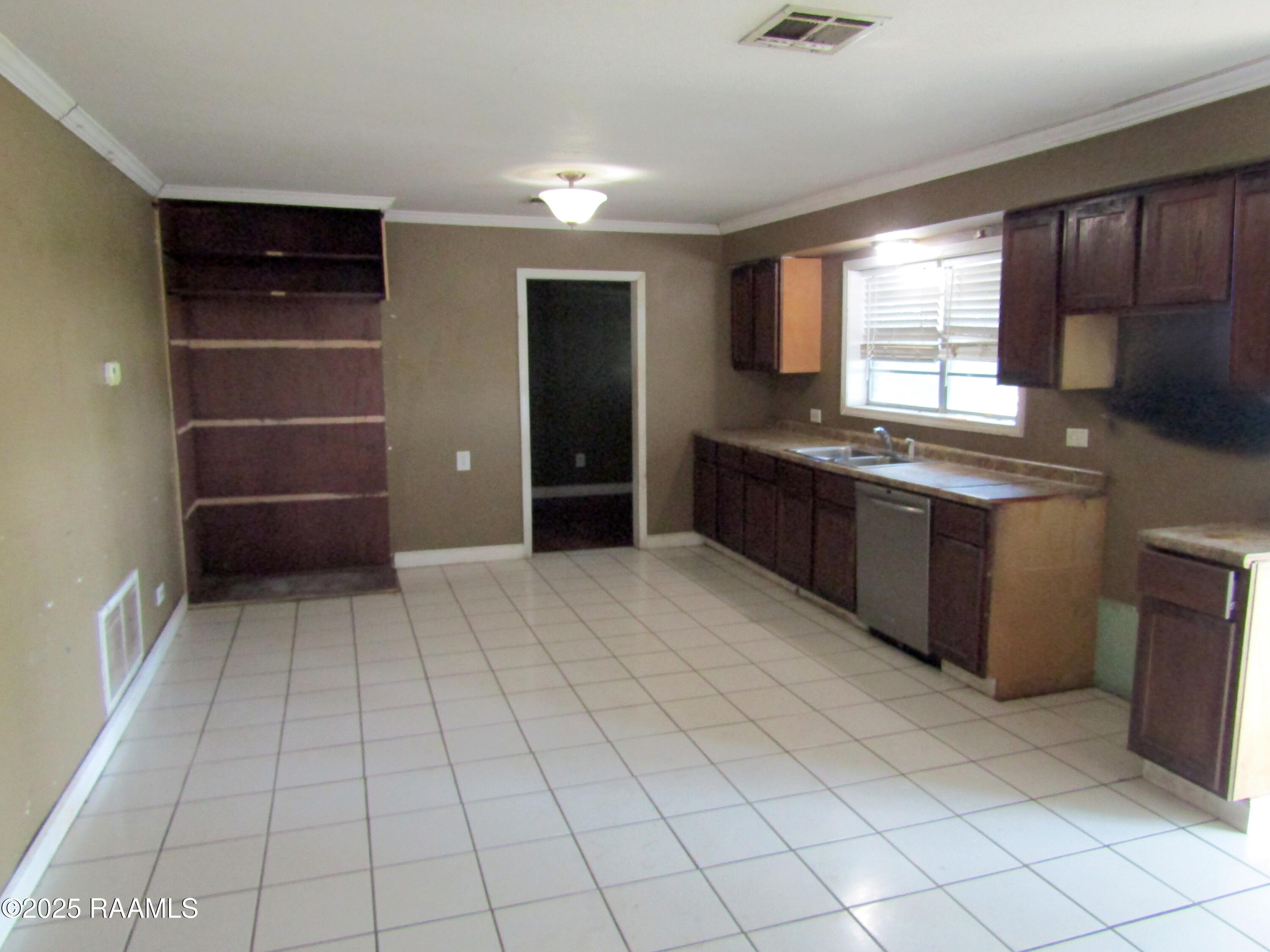 1108 Coteau Road