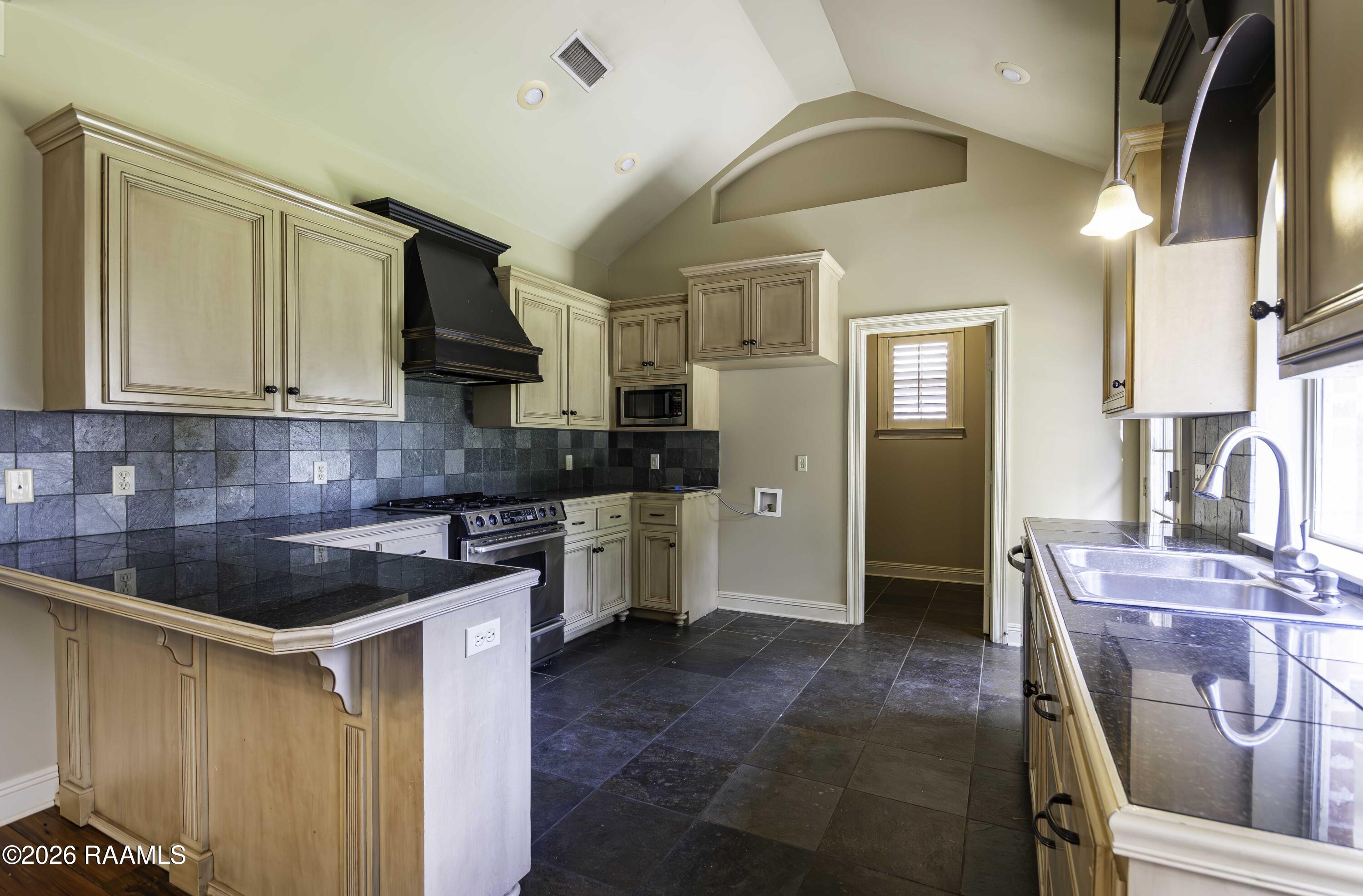 209 Metairie Court