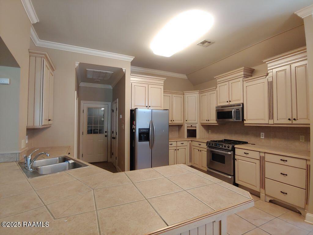 203 Metairie Court