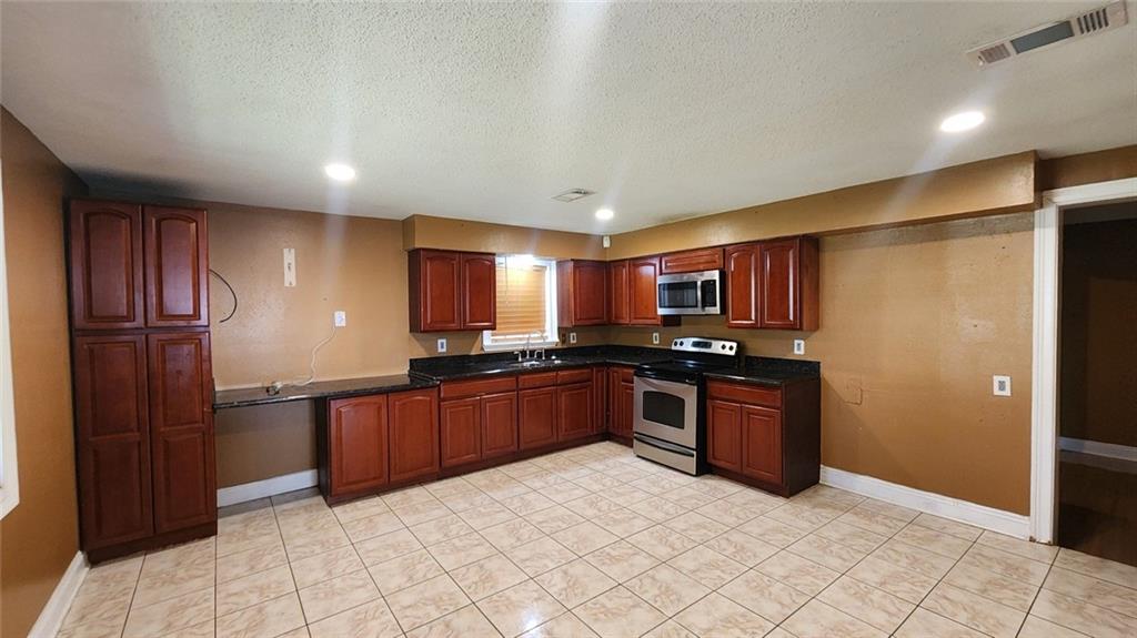 158 E 27TH Street