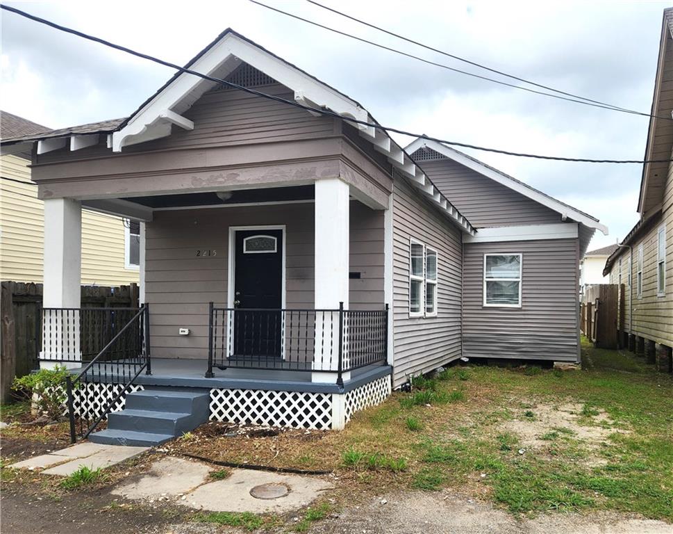 2215 MANDEVILLE Street