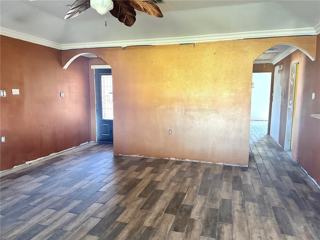 2413 YORKTOWNE Drive