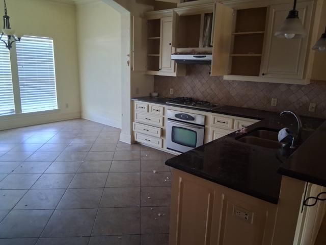 2858 GARDEN LAKES Court
