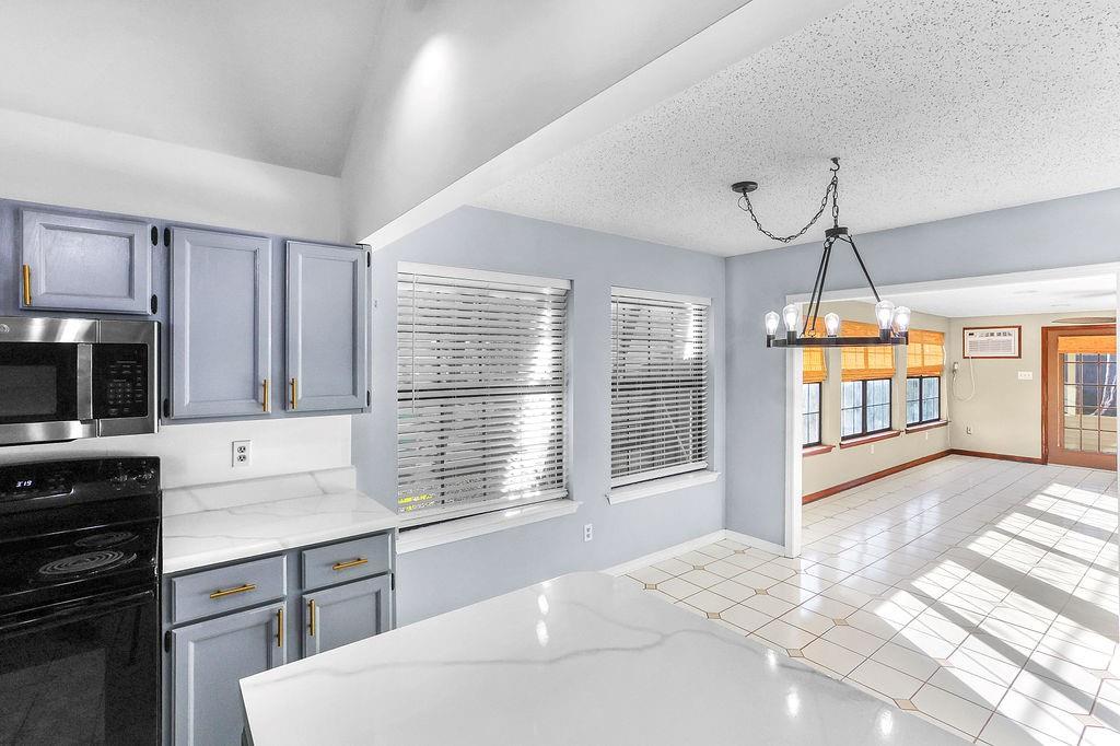 2219 LAUREL VALLEY Drive