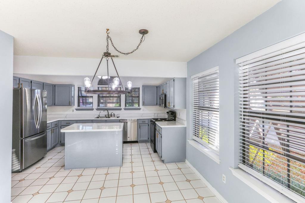2219 LAUREL VALLEY Drive