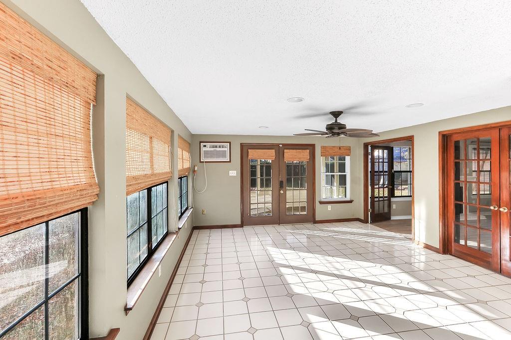 2219 LAUREL VALLEY Drive