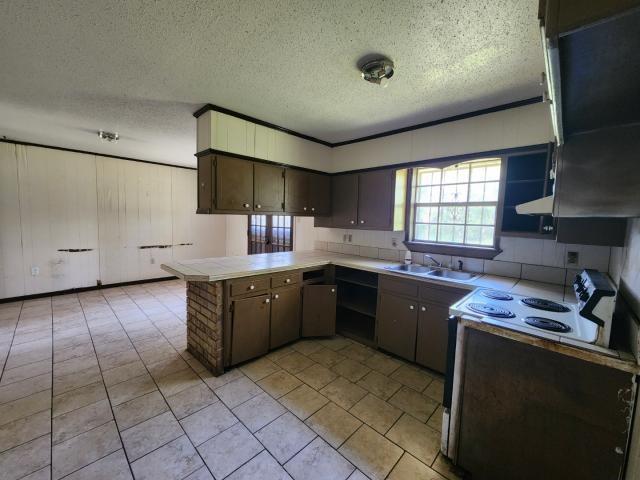 6040 W PERIMETER Drive