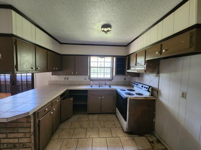 6040 W PERIMETER Drive