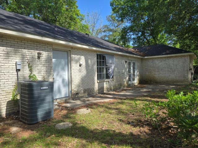 106 HEMLOCK Court
