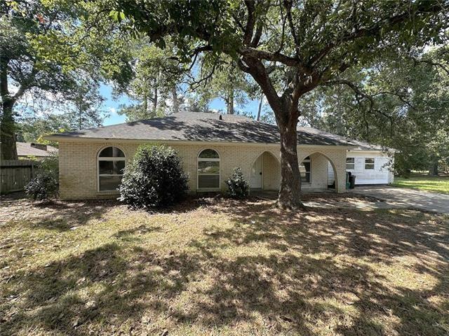 106 HEMLOCK Court