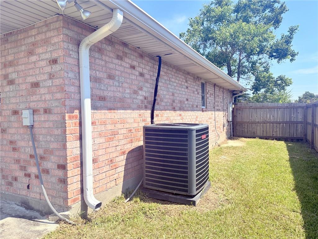 11 RIDGEWOOD Drive
